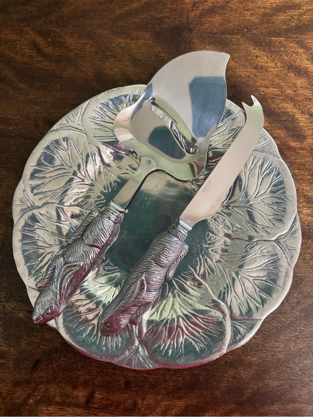 Vintage Arthur Court Aluminum Cabbage Plate  Rabbit Cheese Slicer/Spreader 1980